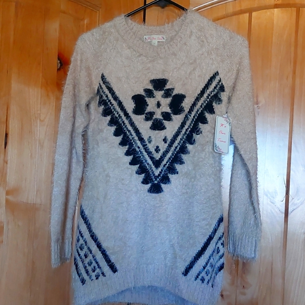 Aztec design soft sweater - NWT